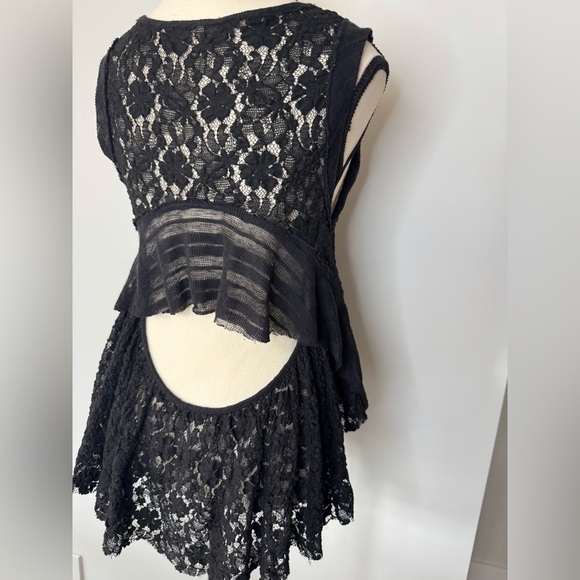 Black Lace Sleeveless Top - Picture 8 of 17